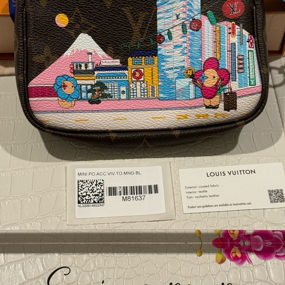 NWT LV mini Pochette Christmas collection 2022! - Picture 16 of 16